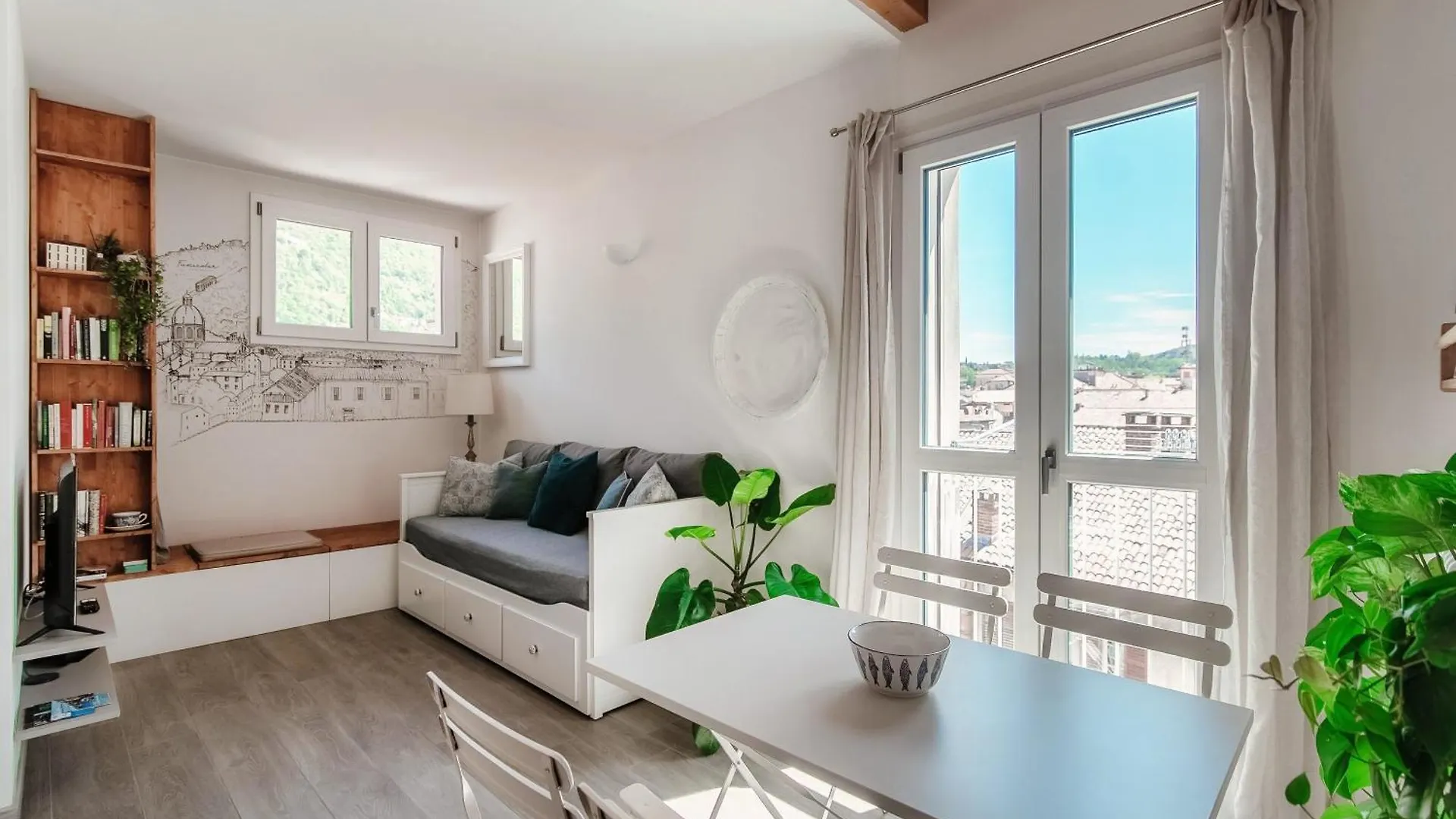 Casa Luna By Quokka 360 - Como Cathedral And City View Apartment